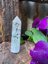 Load image into Gallery viewer, Crackle Quartz Tower