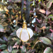 Load image into Gallery viewer, Rose Quartz Heart Pendant