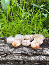 Load image into Gallery viewer, Flower Agate Tumble