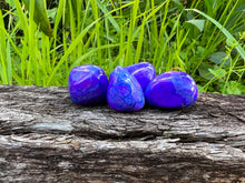 Load image into Gallery viewer, Purple Howlite Tumble