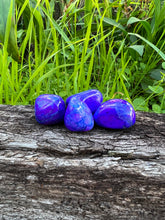 Load image into Gallery viewer, Purple Howlite Tumble