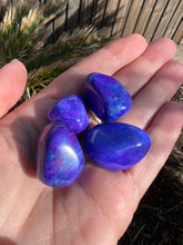 Load image into Gallery viewer, Purple Howlite Tumble