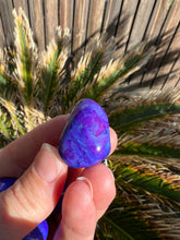 Load image into Gallery viewer, Purple Howlite Tumble