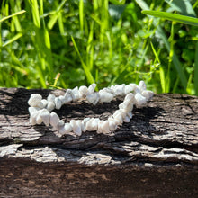 Load image into Gallery viewer, White Howlite Chip Bracelet