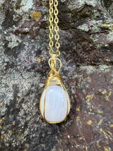 Load image into Gallery viewer, Mangano Calcite (U.V Reactive)