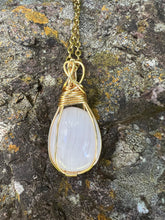 Load image into Gallery viewer, Mangano Calcite (U.V Reactive)