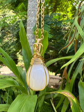 Load image into Gallery viewer, Mangano Calcite (U.V Reactive)