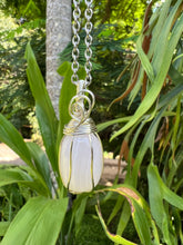 Load image into Gallery viewer, Mangano Calcite Pendant (U.V Reactive)