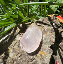Load image into Gallery viewer, Rose Quartz Palm Stone