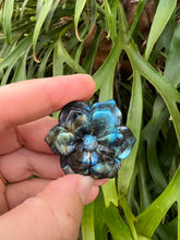 Load image into Gallery viewer, Labradorite Flower