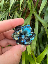 Load image into Gallery viewer, Labradorite Flower