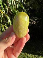 Load image into Gallery viewer, Green Opal Palm Stone