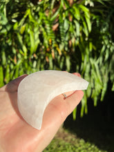 Load image into Gallery viewer, Selenite Moon Plate