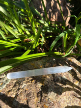Load image into Gallery viewer, Selenite Pencil Wand
