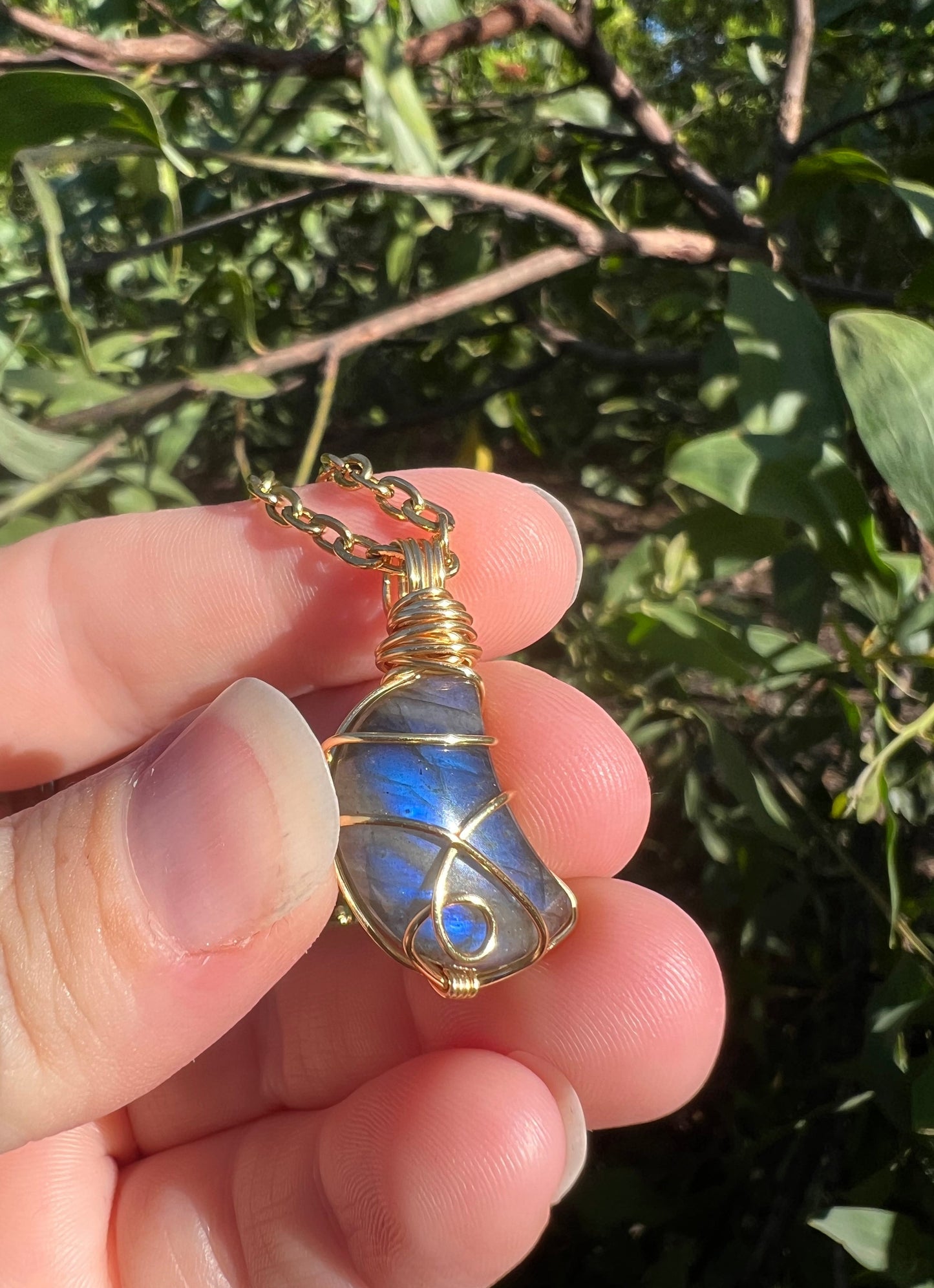 Flashy Labradorite Moon Pendant