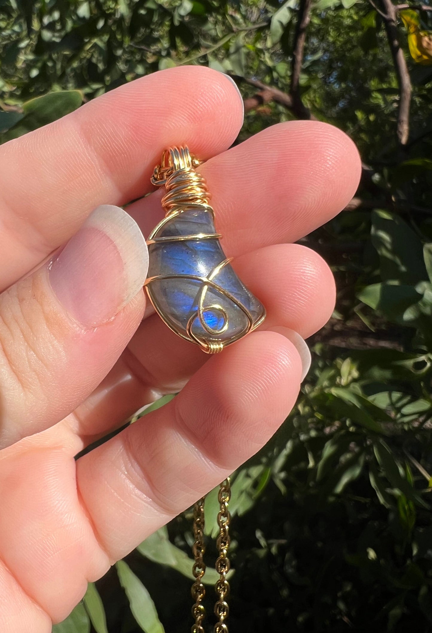 Flashy Labradorite Moon Pendant