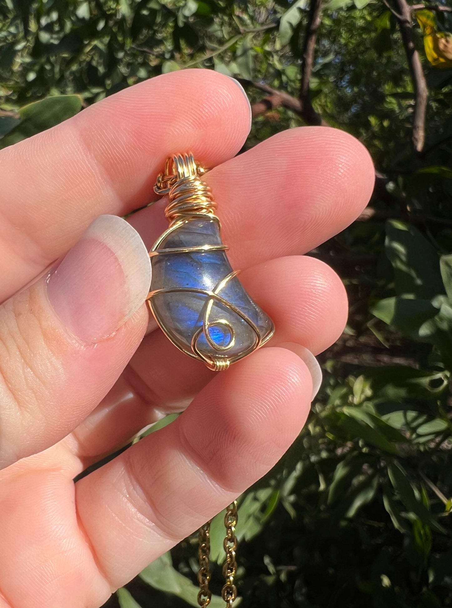 Flashy Labradorite Moon Pendant