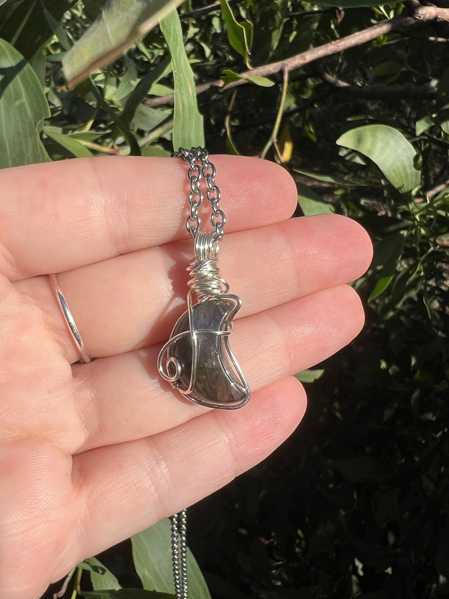 Flashy Labradorite Moon Pendant