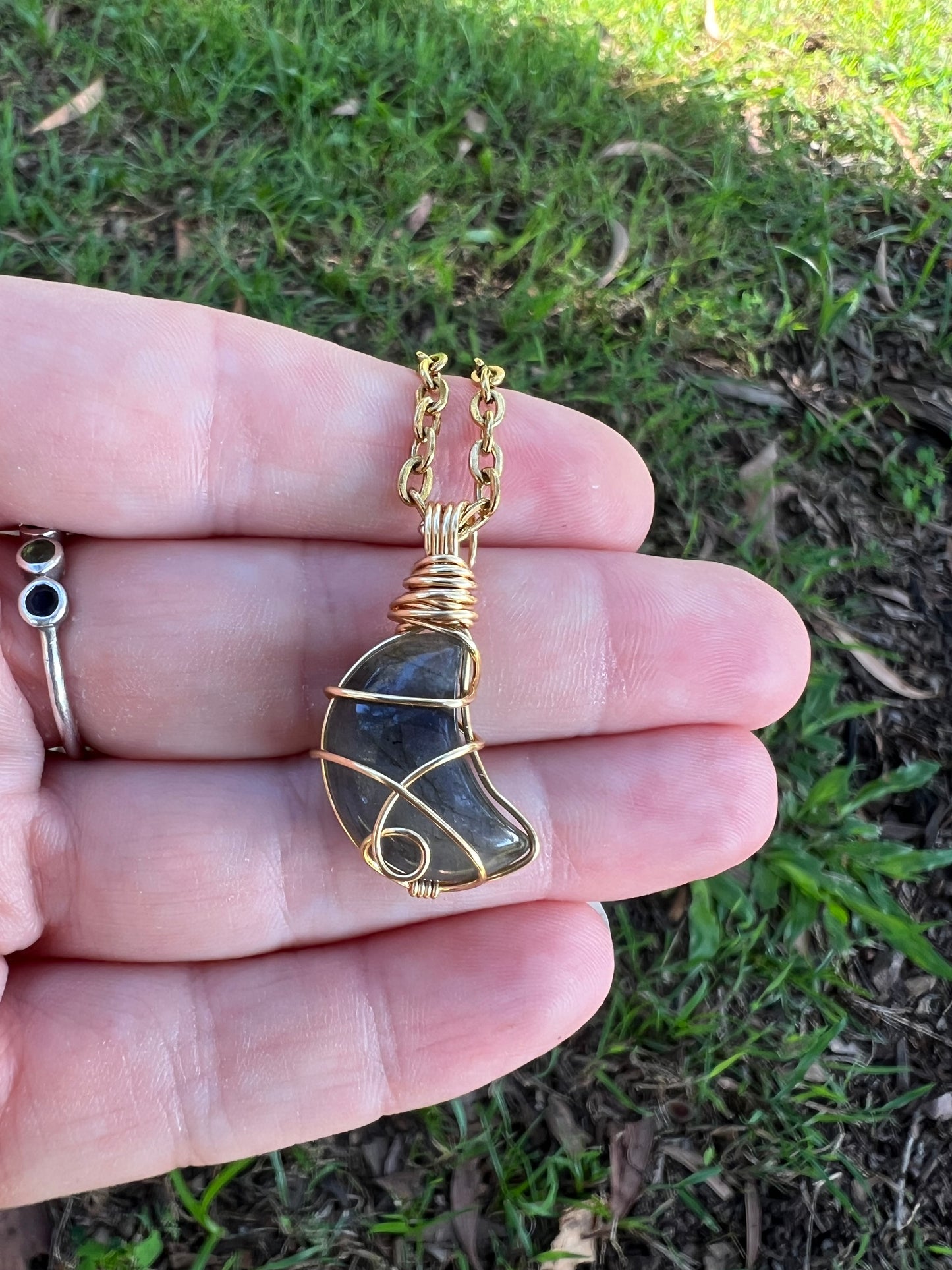 Flashy Labradorite Moon Pendant