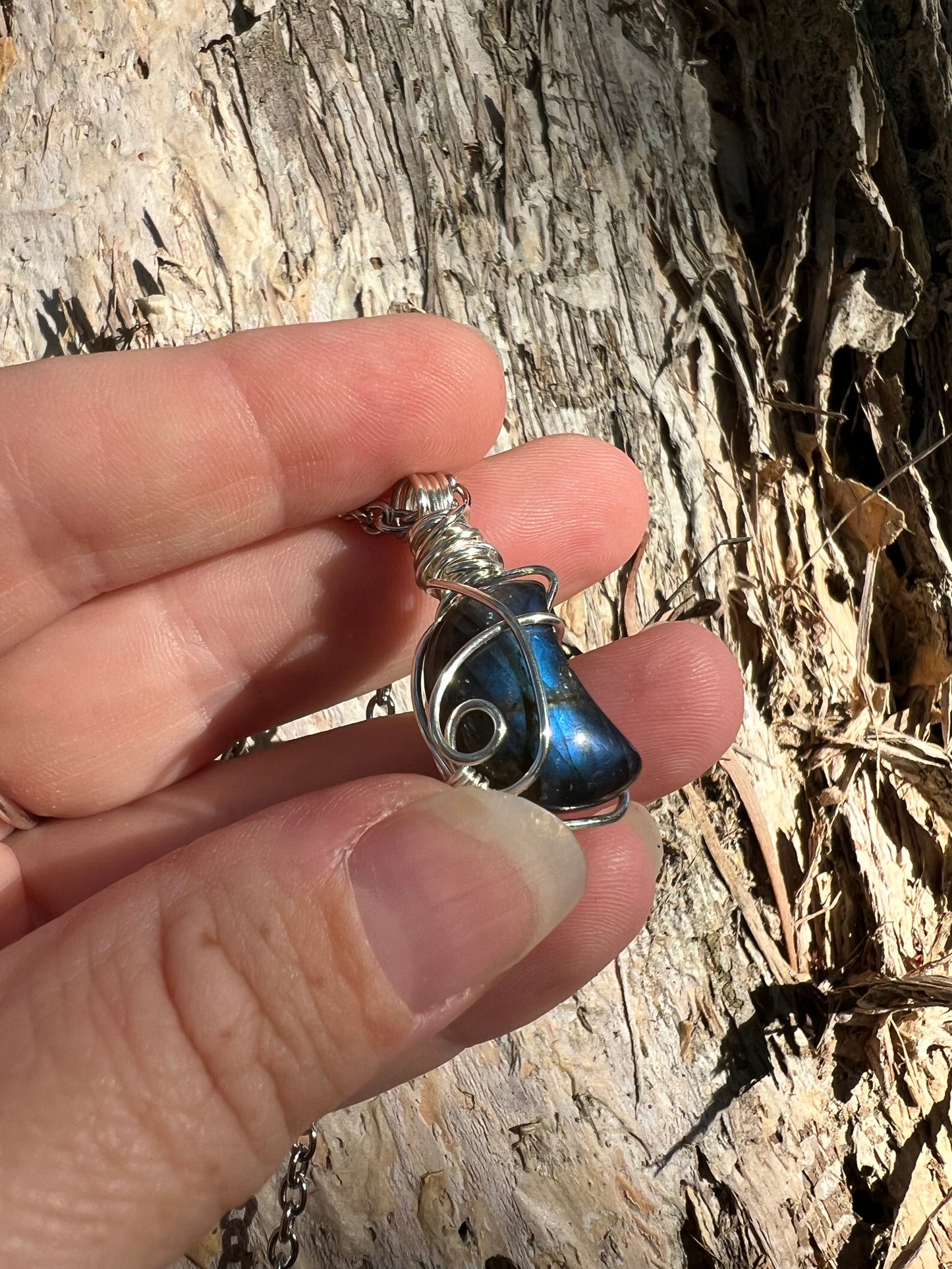 Flashy Labradorite Moon Pendant