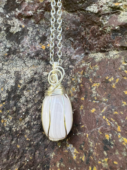 Mangano Calcite Pendant (U.V Reactive)